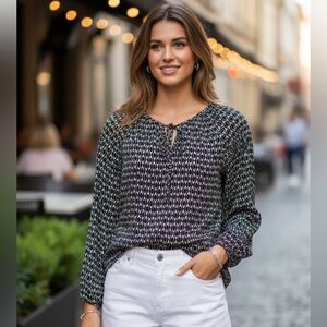 Vince‎ Camuto Black and White Patterned Blouse size L